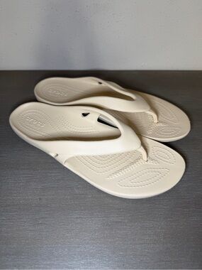 Brand New Crocs Sandals Size 9W Women Comfortable Summer Flip Flop Shoes